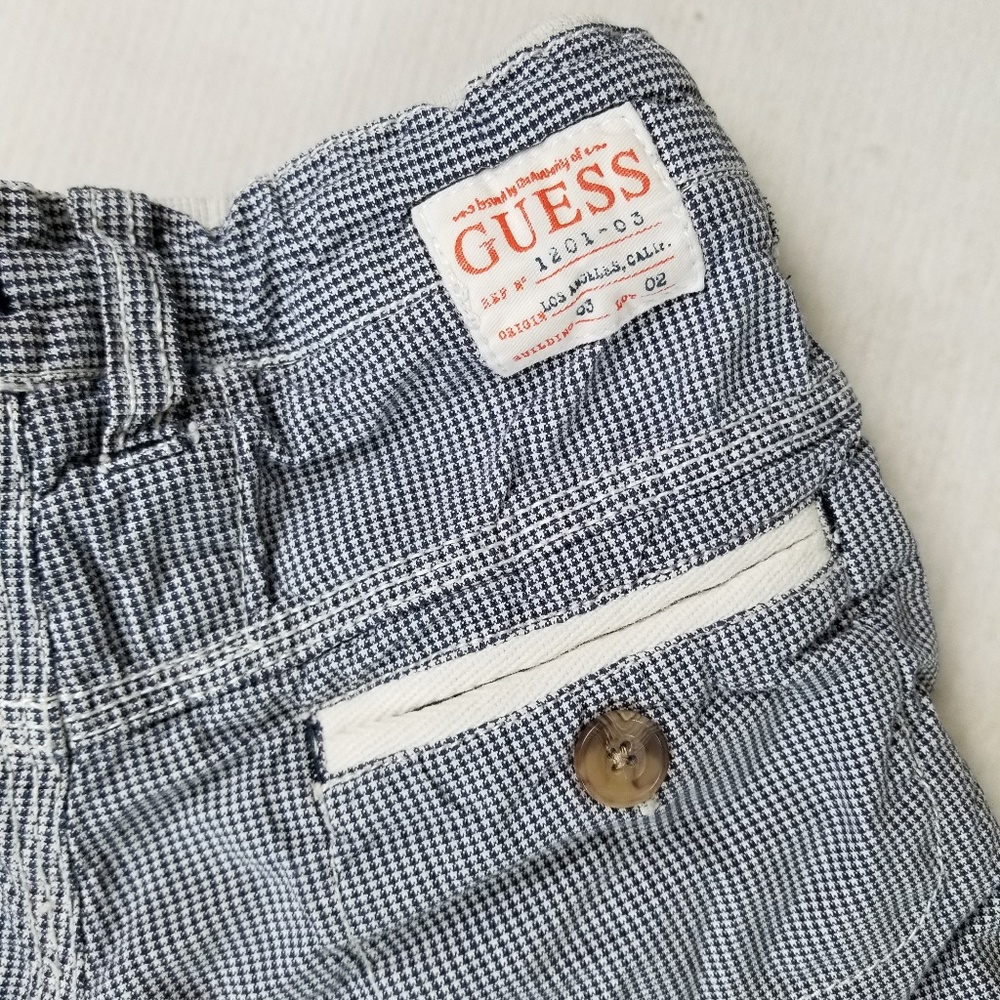 Guess - Picture 3 of 4